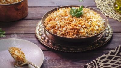 طريقة طبخ شعيرية الأرز لتحضير أطباق مميزة وسهلة 15 طريقة طبخ شعيرية الأرز