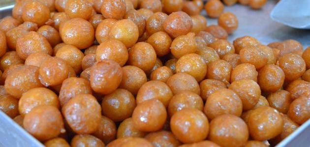 كيفية تحضير افضل طريقة عمل لقيمات سهلة وسريعة للحصول على الطعم المثالي 1 افضل طريقة عمل لقيمات